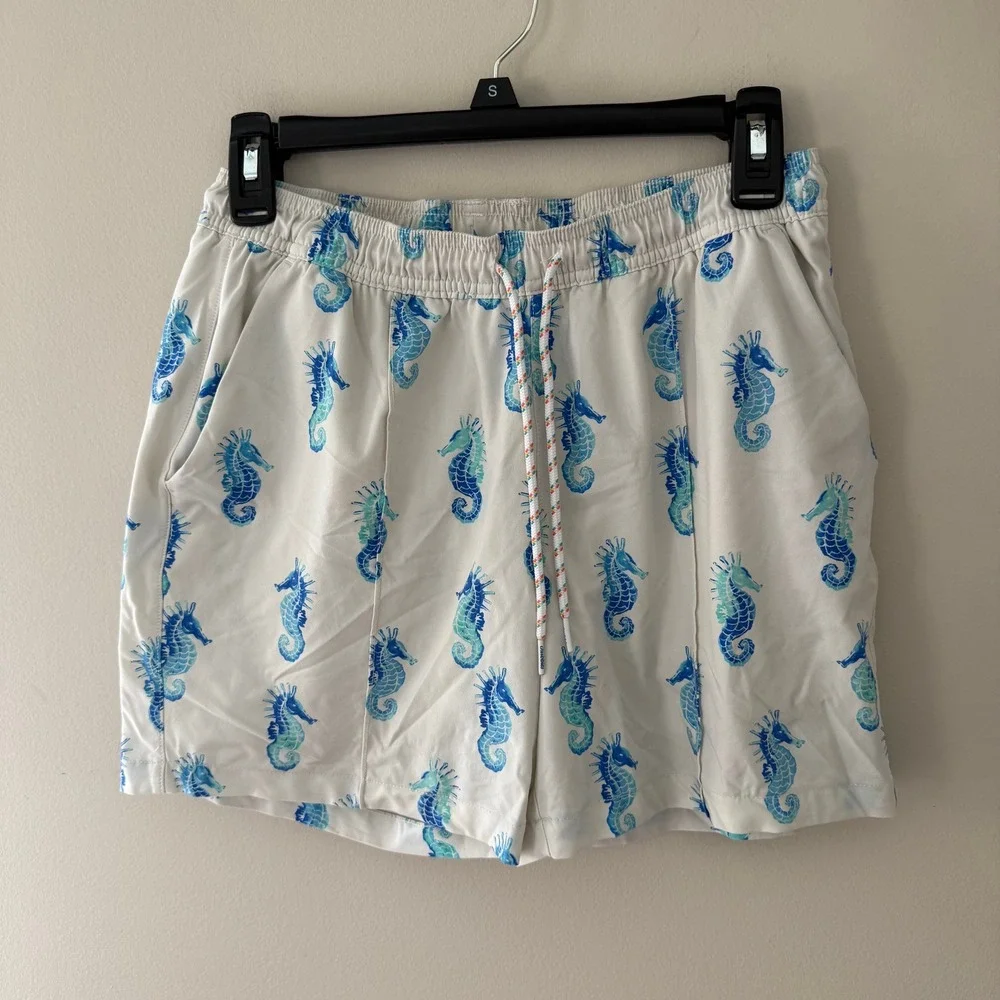 Chubbies Mens Seahorse Print Swim Trunks White Blue 5.5 Inch Inseam Small